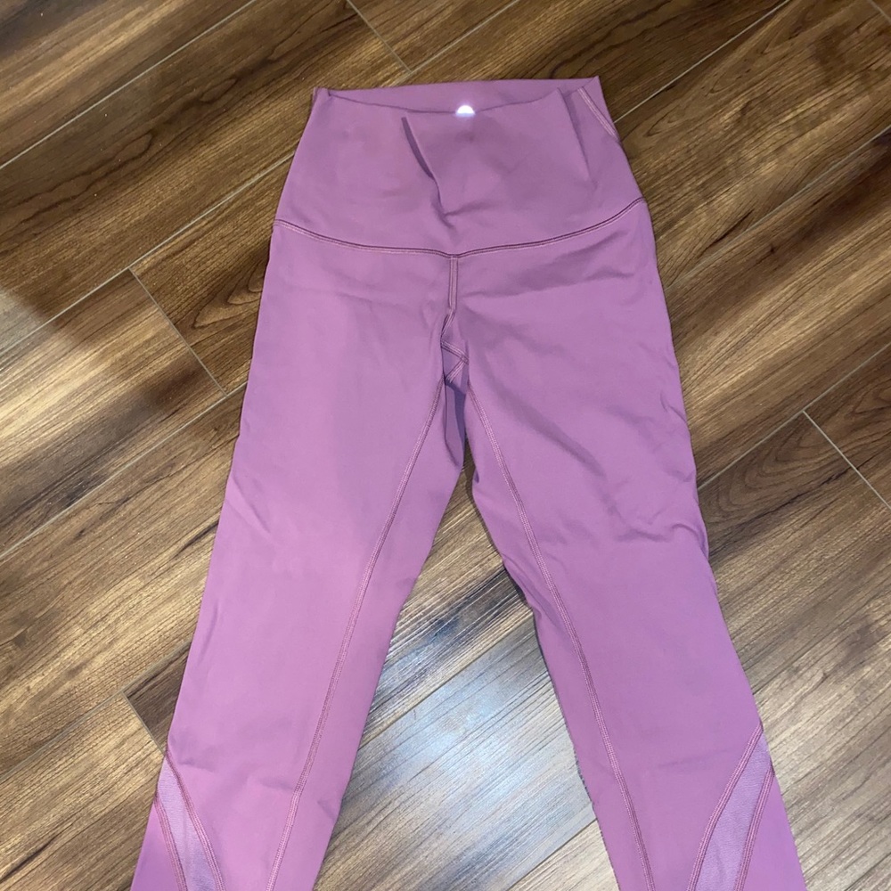 SIZE 4 PURPLE WONDER UNDER LULULEMON LEGGINGS